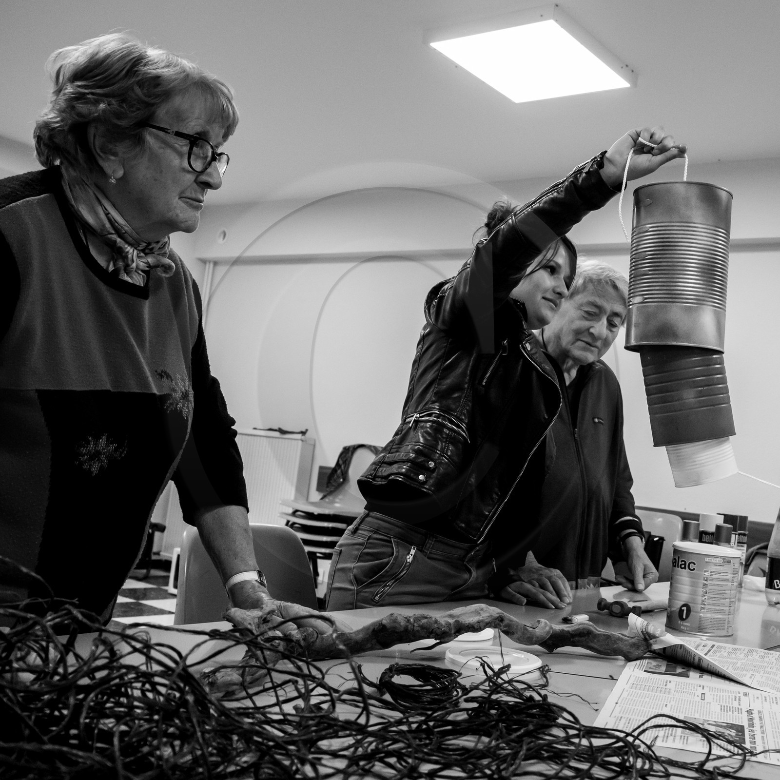 Avec des boites de conserves... Avec des boites de conserves...