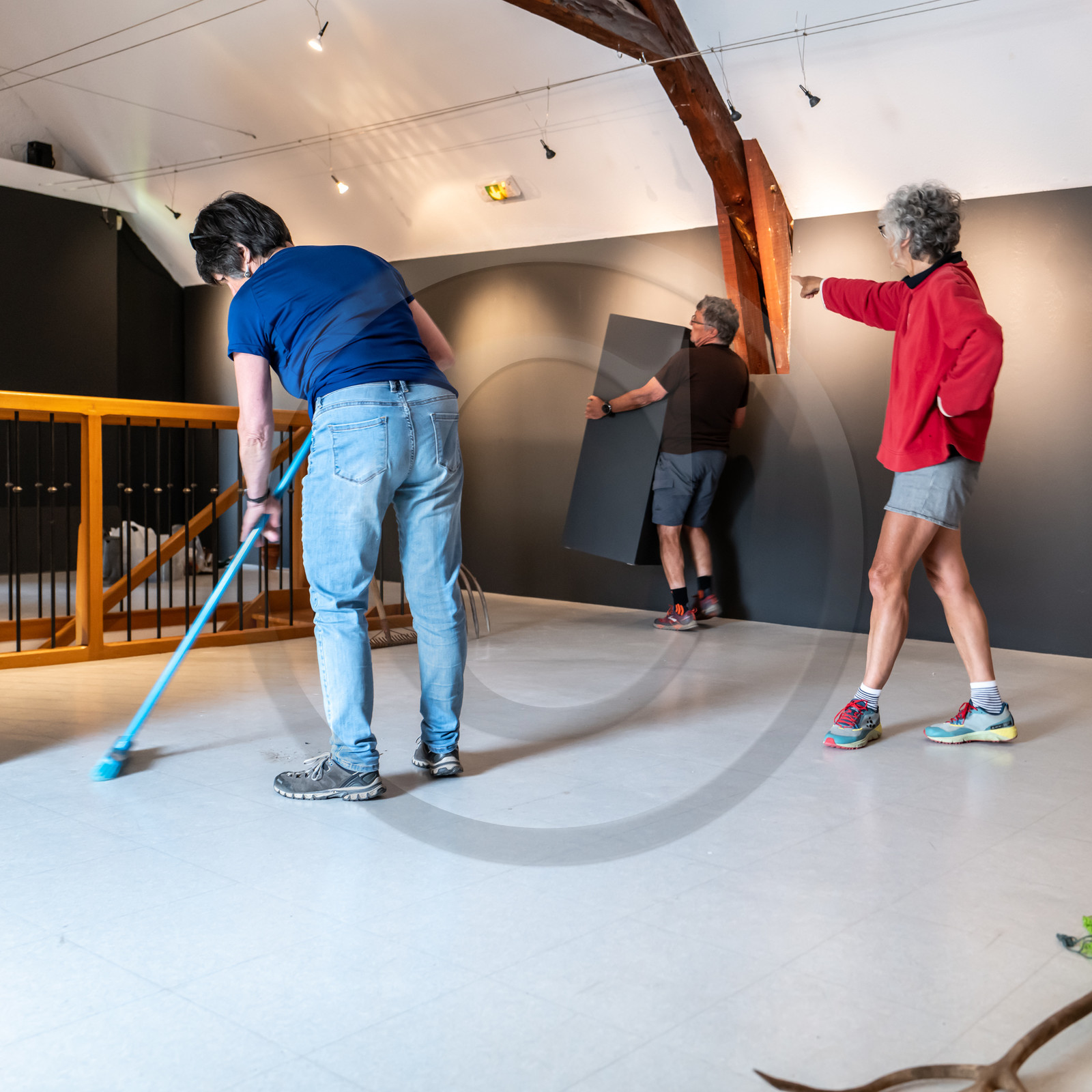 Exposition L comme laine, lien, lieu conçue par l'Ouort de Benevènt, sous la houlette de Claudine Meyer, artiste plasticienne, accompagnée de photographies de Denis Lebioda. Une proposition de la Communauté de Communes du Champsaur - Valgaudemar et de son service culturel. Exposition L comme laine, lien, lieu conçue par l'Ouort de Benevènt, sous la houlette de Claudine Meyer, artiste plasticienne, accompagnée de photographies de Denis Lebioda. Une proposition de la Communauté de Communes du Champsaur - Valgaudemar et de son service culturel.