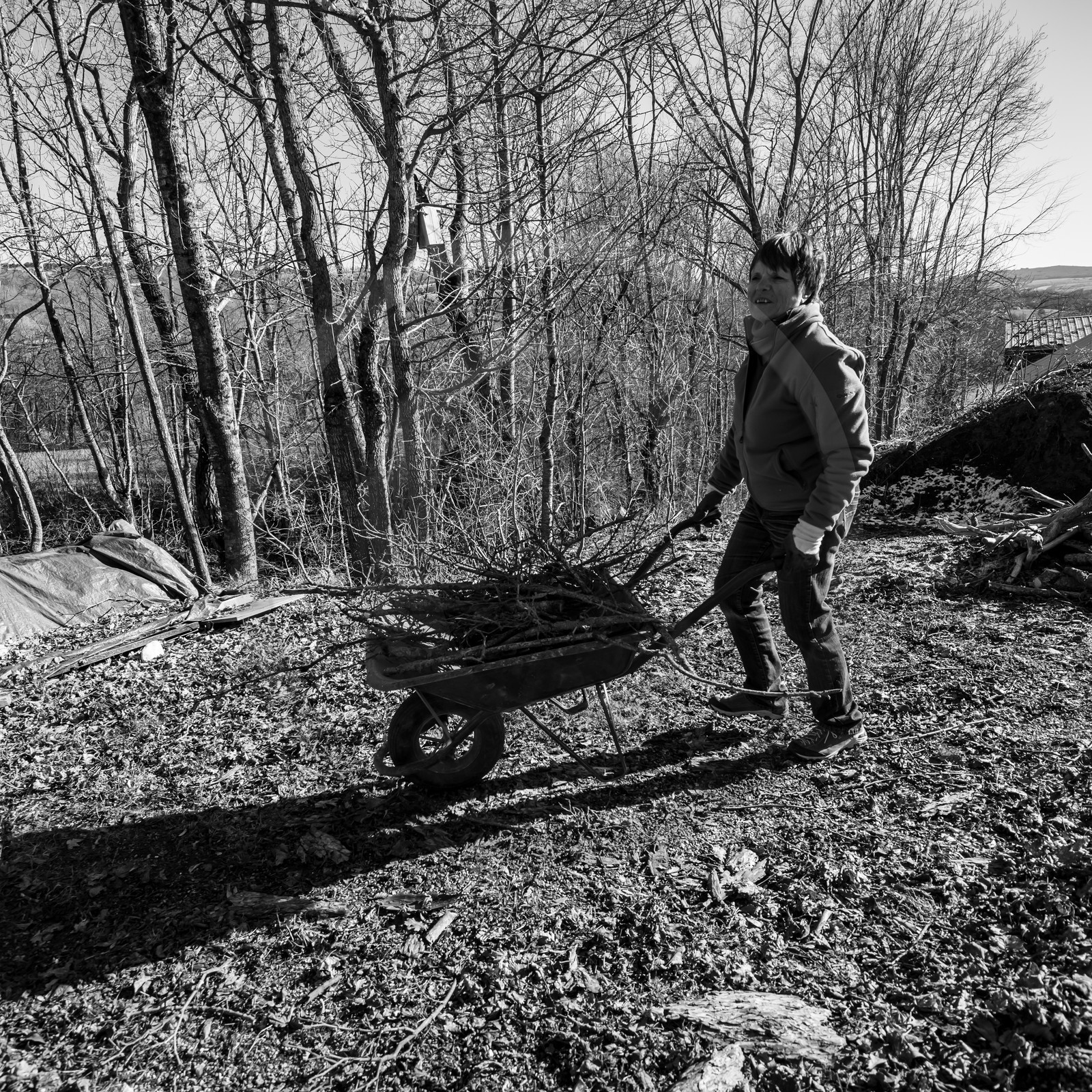 Livraison des tables réalisées par le lycée Poutrain