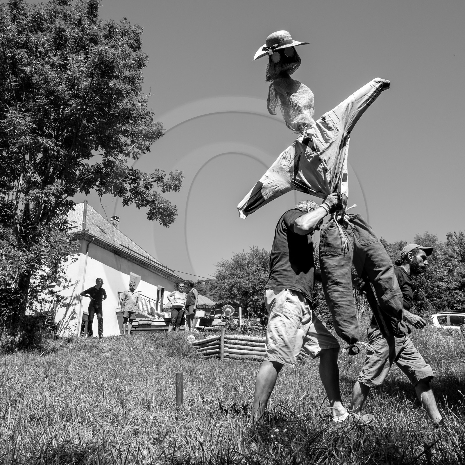 05 juillet 2017 - Installation épouvantails 05 juillet 2017 - Installation épouvantails
