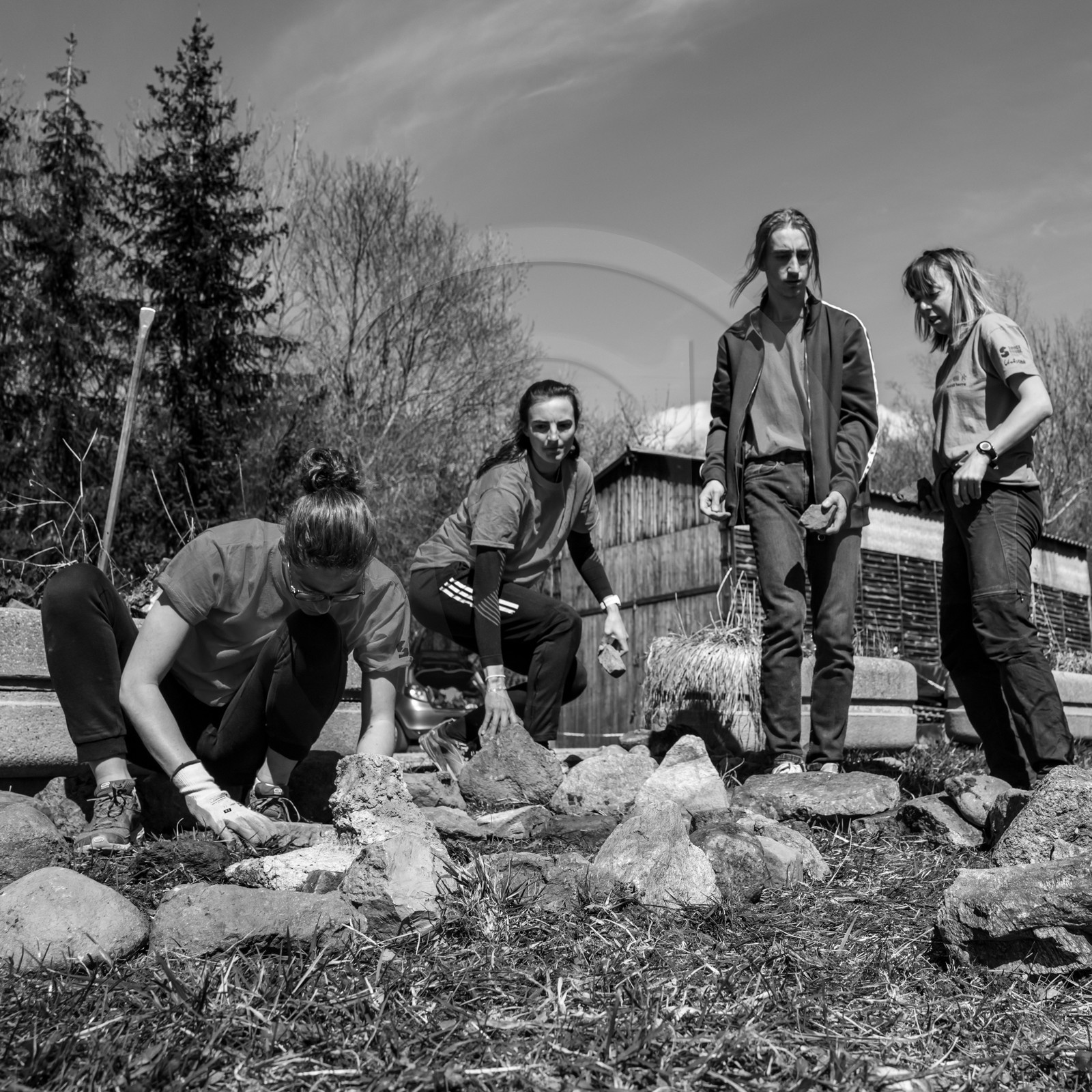 20 mars 2024 : Création d'une spirale aromatique par des bénévoles d'Unicités en Service Civique 20 mars 2024 : Création d'une spirale aromatique par des bénévoles d'Unicités en Service Civique