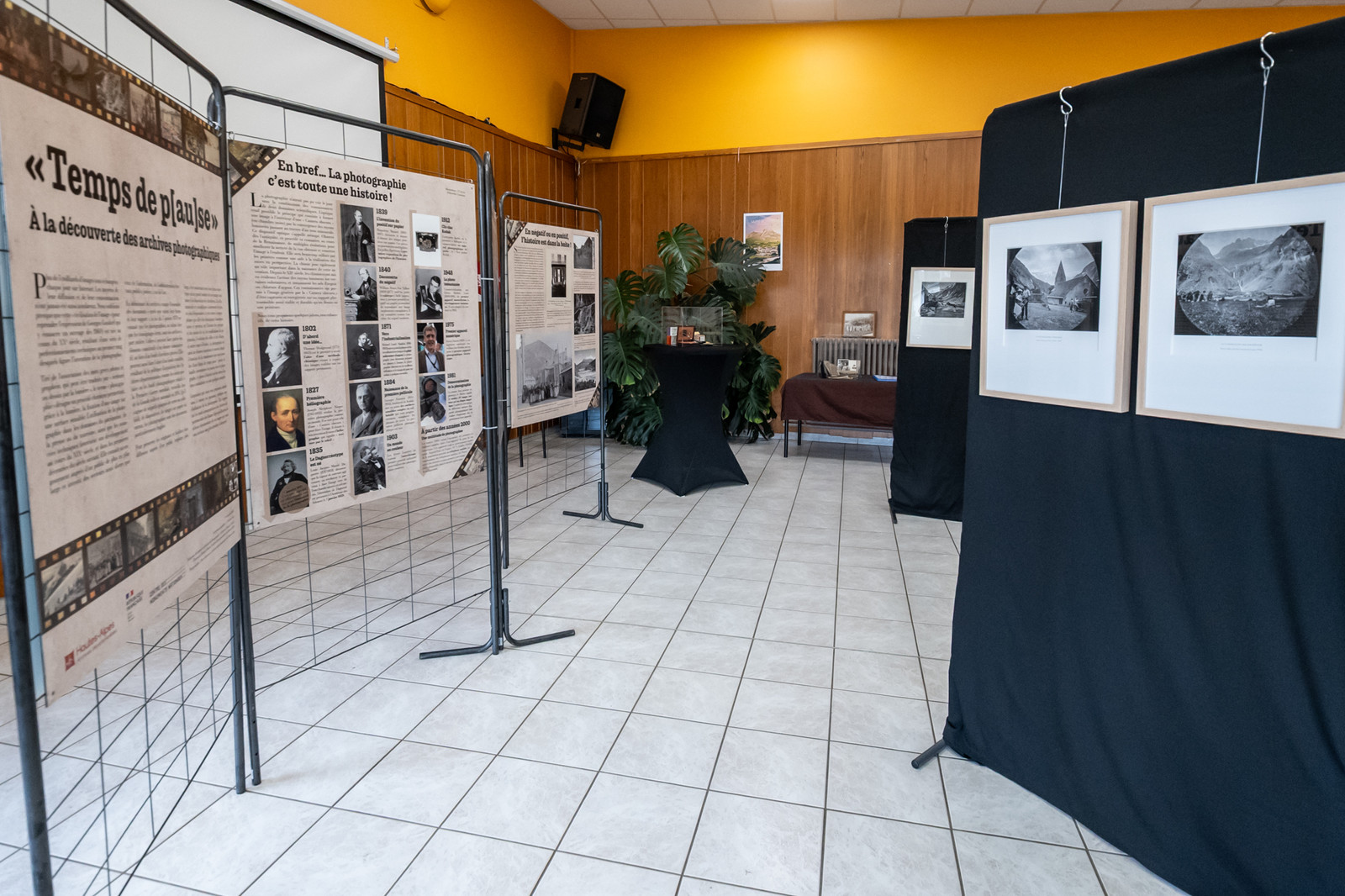 Exposition d'une sélection de photographies des Hautes-Alpes réalisées par Henry Coufourier entre 1913 et 1936 proposée par l'association Regards Alpins. Exposition d'une sélection de photographies des Hautes-Alpes réalisées par Henry Coufourier entre 1913 et 1936 proposée par l'association Regards Alpins.