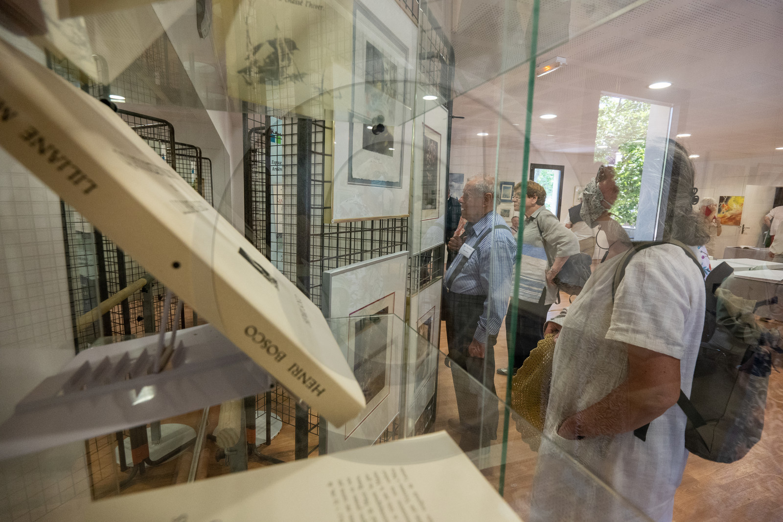 Vernissage de l'exposition Henri Bosco, le poète et les images de Liliane Marco à Lourmarin