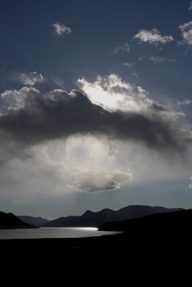 Temps d'orage sur le Lac de Serre-Ponçon (Hautes-Alpes   France)