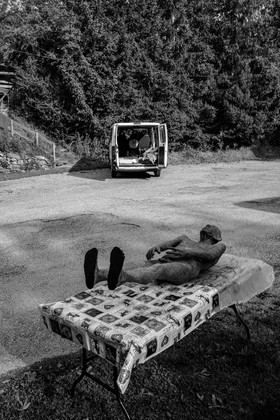 Création de l'homme de l'Ouort Marcel Joli Coeur : pose d'un enduit noir