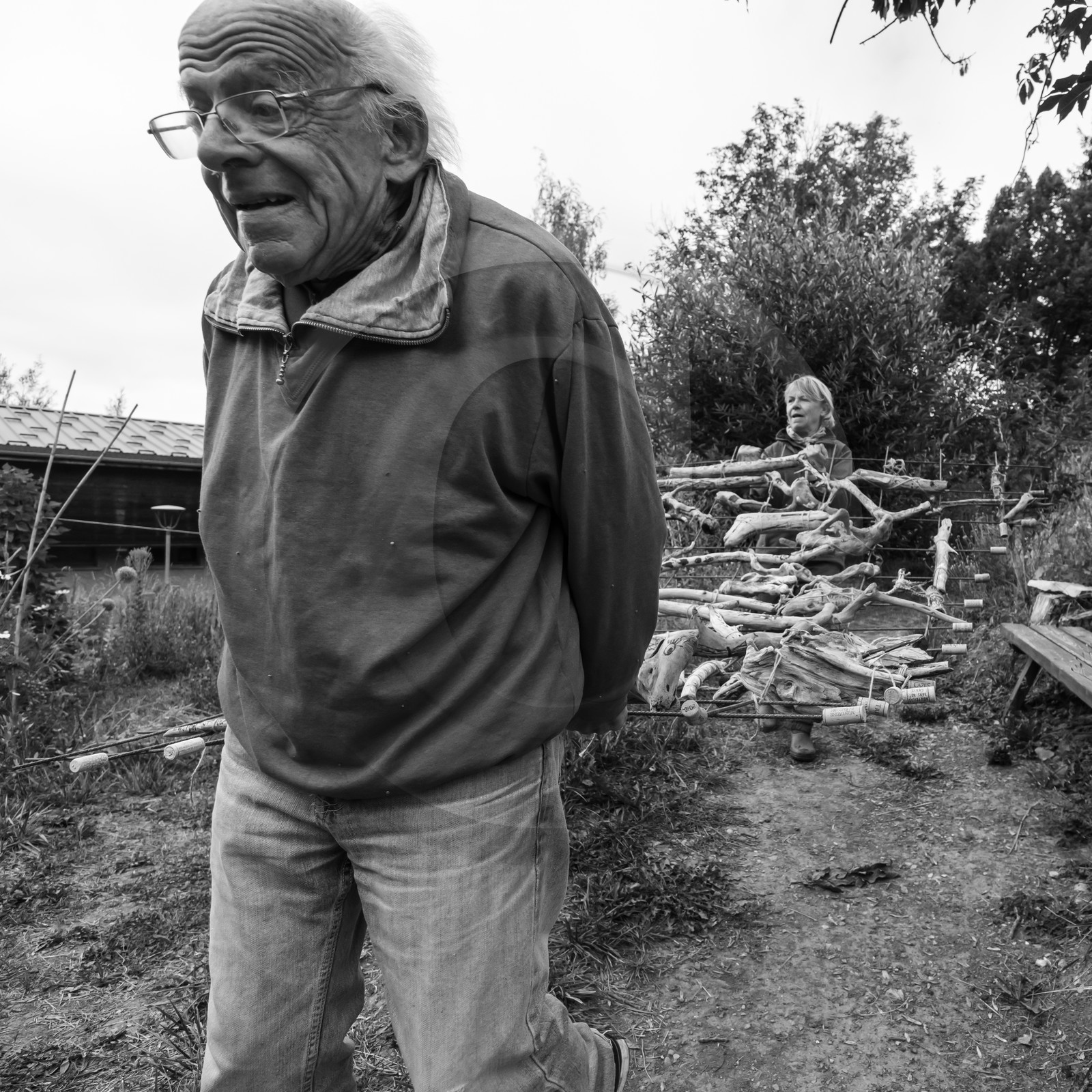 21 août 2019 : installation d'une oeuvre en bois flotté