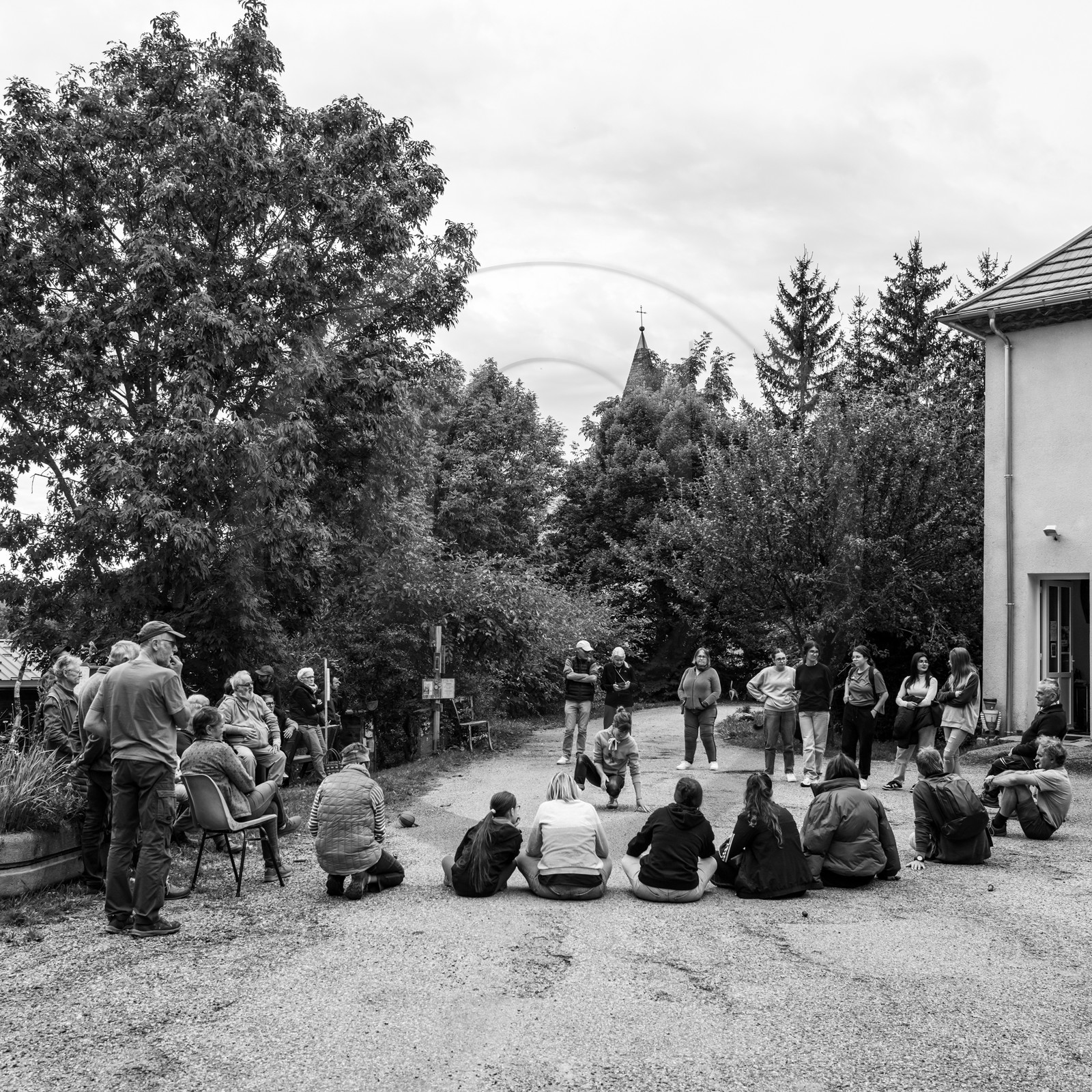 25 septembre 2024 : Promenade en joelette avec Bruno, accompagnateur en montagne et des élèves du lycée Sévigné de Gap