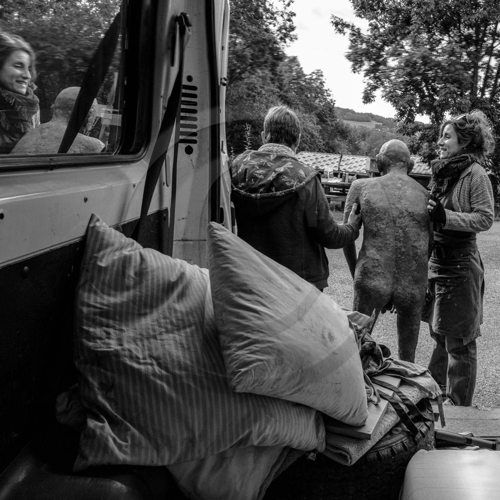 Création de l'homme de l'Ouort Marcel Joli Coeur : pose d'un enduit noir Création de l'homme de l'Ouort Marcel Joli Coeur : pose d'un enduit noir