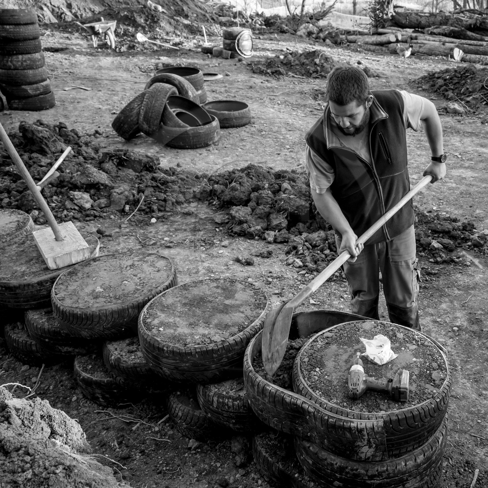 Permaculture - Construction d'une serre bioclimatique semi-enterrée
