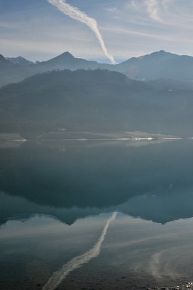 Lac de Serre-Ponçon (Hautes-Alpes   France)