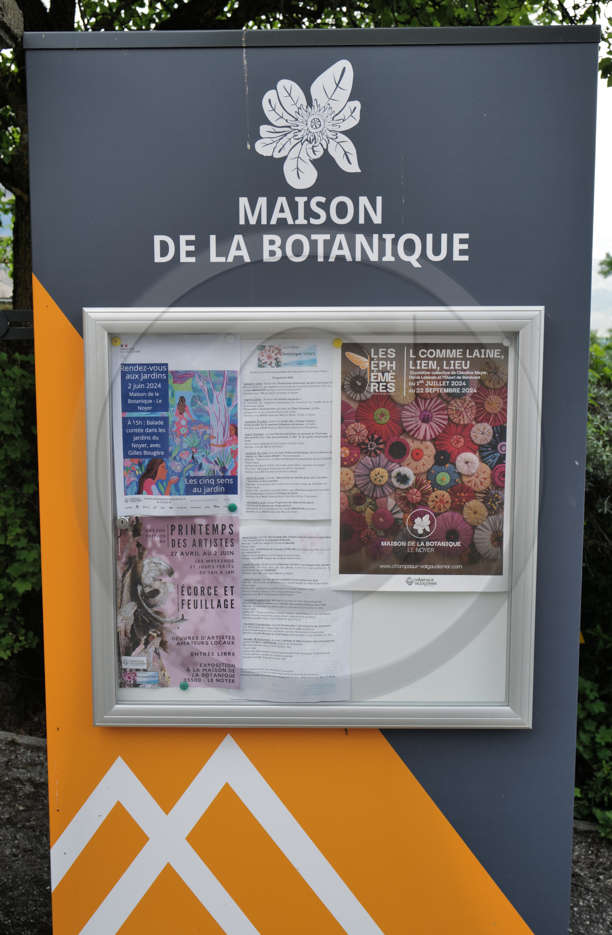 Exposition L comme laine, lien, lieu conçue par l'Ouort de Benevènt, sous la houlette de Claudine Meyer, artiste plasticienne, accompagnée de photographies de Denis Lebioda. Une proposition de la Communauté de Communes du Champsaur - Valgaudemar et de son service culturel. Exposition L comme laine, lien, lieu conçue par l'Ouort de Benevènt, sous la houlette de Claudine Meyer, artiste plasticienne, accompagnée de photographies de Denis Lebioda. Une proposition de la Communauté de Communes du Champsaur - Valgaudemar et de son service culturel.