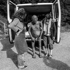 Création de l'homme de l'Ouort Marcel Joli Coeur : pose d'un enduit noir