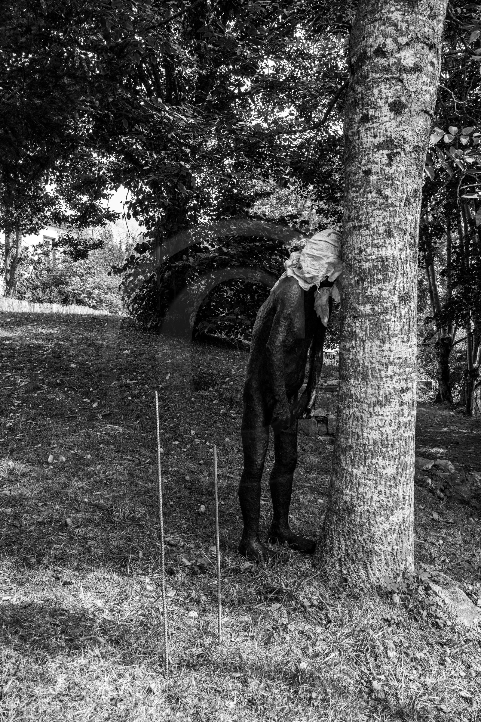 Création de l'homme de l'Ouort Marcel Joli Coeur : pose d'un enduit noir Création de l'homme de l'Ouort Marcel Joli Coeur : pose d'un enduit noir