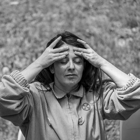 08 mai 2024 : Jeanne Alcaraz, cheffe de choeur, de retour à l'Ouort après la belle aventure 2023 où elle avait animé une chorale participative.