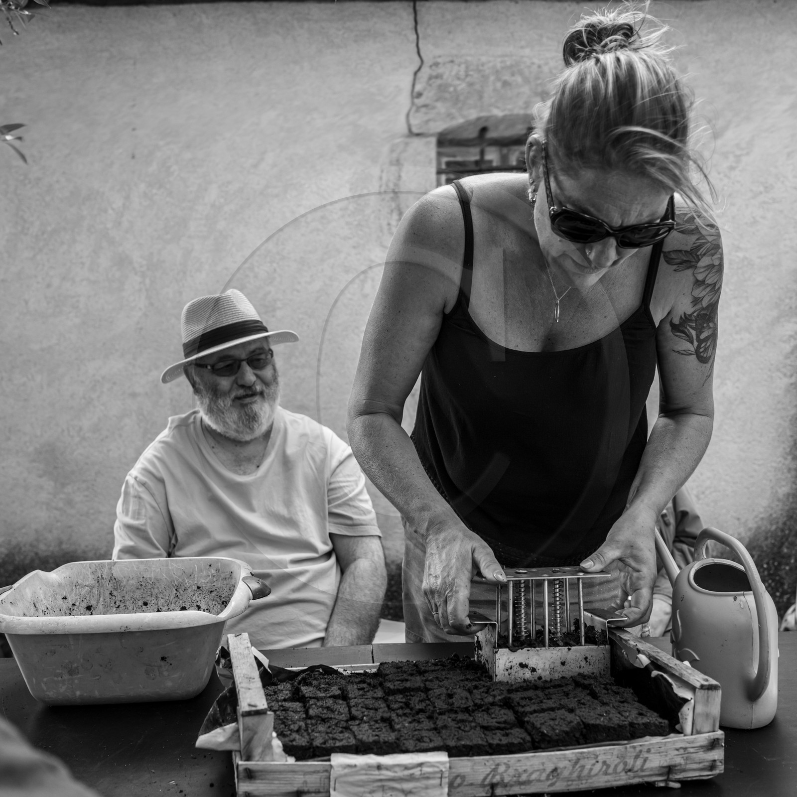 21 aout 2024 : Réalisation de Marcel Joli Coeur, l'homme de l'Ouort avec Barbara Fougnon, artiste plasticienne, et un anniversaire en chansons. 21 aout 2024 : Réalisation de Marcel Joli Coeur, l'homme de l'Ouort avec Barbara Fougnon, artiste plasticienne, et un anniversaire en chansons.
