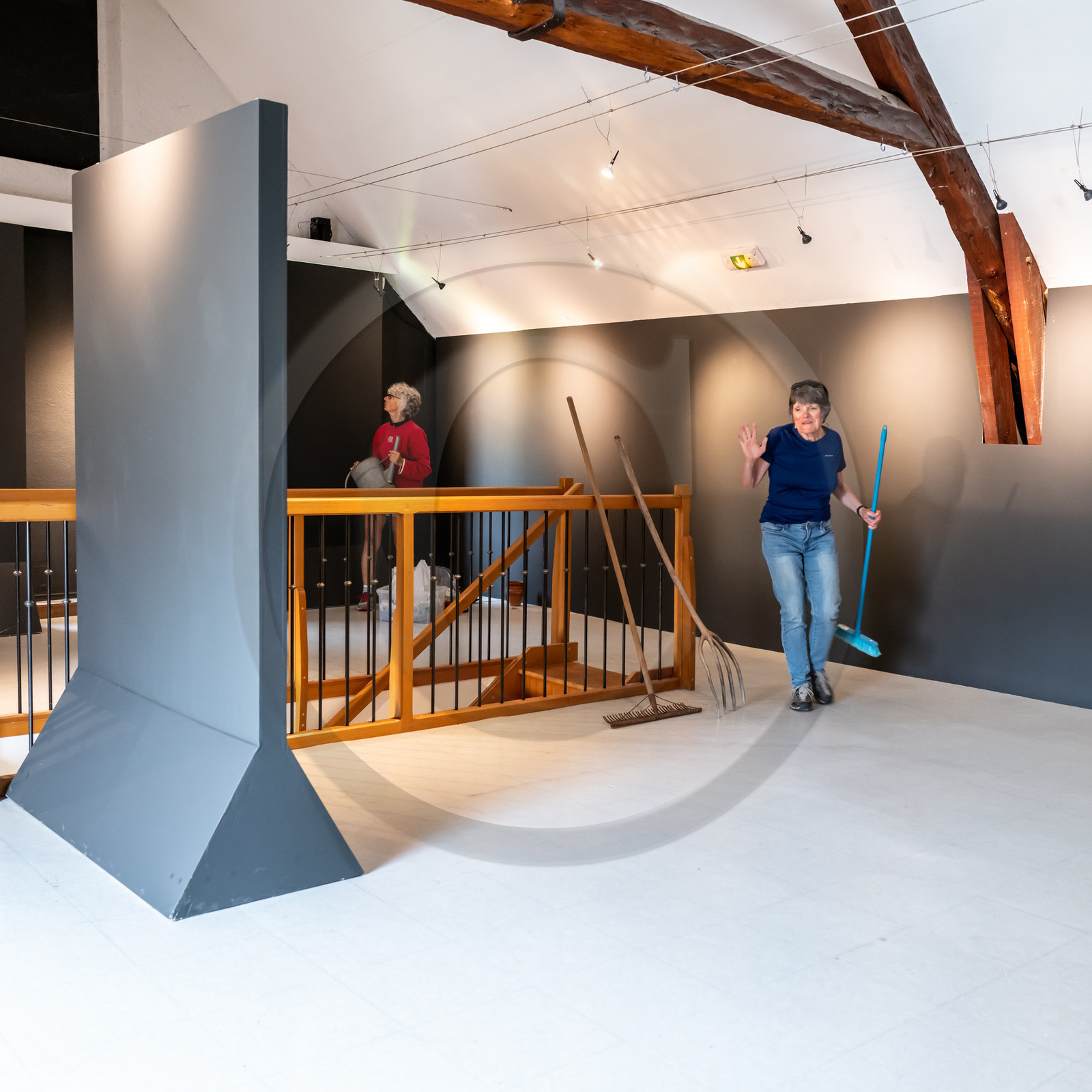 Exposition L comme laine, lien, lieu conçue par l'Ouort de Benevènt, sous la houlette de Claudine Meyer, artiste plasticienne, accompagnée de photographies de Denis Lebioda. Une proposition de la Communauté de Communes du Champsaur - Valgaudemar et de son service culturel. Exposition L comme laine, lien, lieu conçue par l'Ouort de Benevènt, sous la houlette de Claudine Meyer, artiste plasticienne, accompagnée de photographies de Denis Lebioda. Une proposition de la Communauté de Communes du Champsaur - Valgaudemar et de son service culturel.