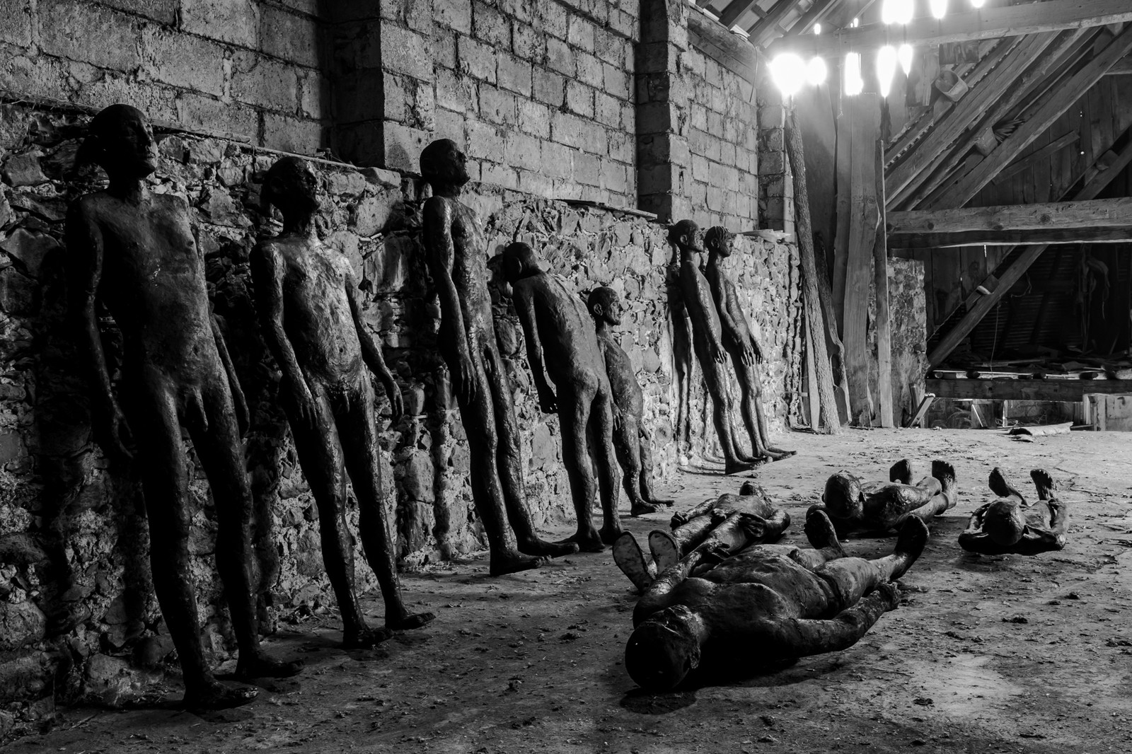 Les hommes exposés l'été 2024 à l'Ouort hibernent à l'abri des intempéries dans une grange champsaurine. Les hommes exposés l'été 2024 à l'Ouort hibernent à l'abri des intempéries dans une grange champsaurine.