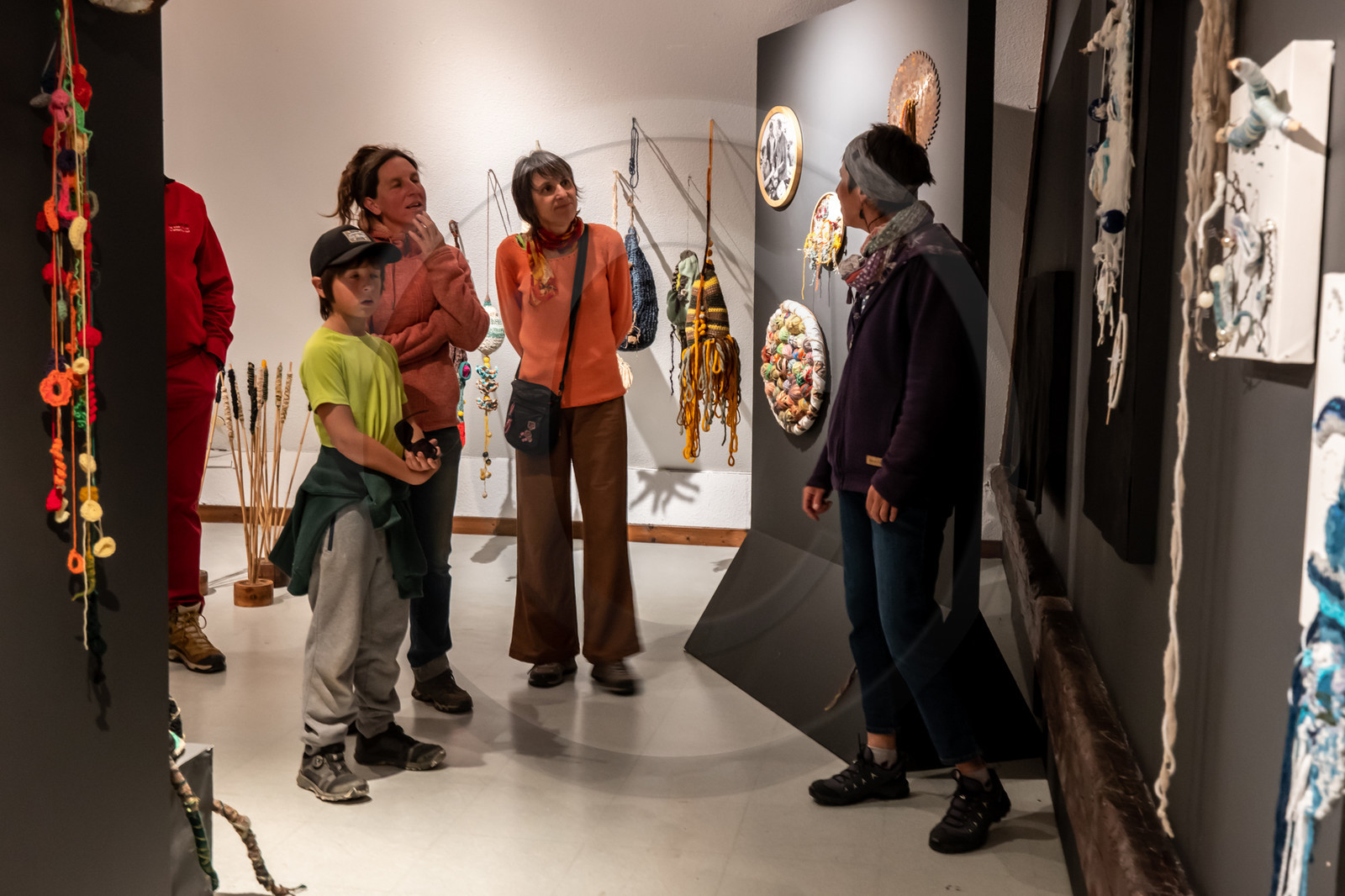 Exposition L comme laine, lien, lieu conçue par l'Ouort de Benevènt, sous la houlette de Claudine Meyer, artiste plasticienne, accompagnée de photographies de Denis Lebioda. Une proposition de la Communauté de Communes du Champsaur - Valgaudemar et de son service culturel. Exposition L comme laine, lien, lieu conçue par l'Ouort de Benevènt, sous la houlette de Claudine Meyer, artiste plasticienne, accompagnée de photographies de Denis Lebioda. Une proposition de la Communauté de Communes du Champsaur - Valgaudemar et de son service culturel.