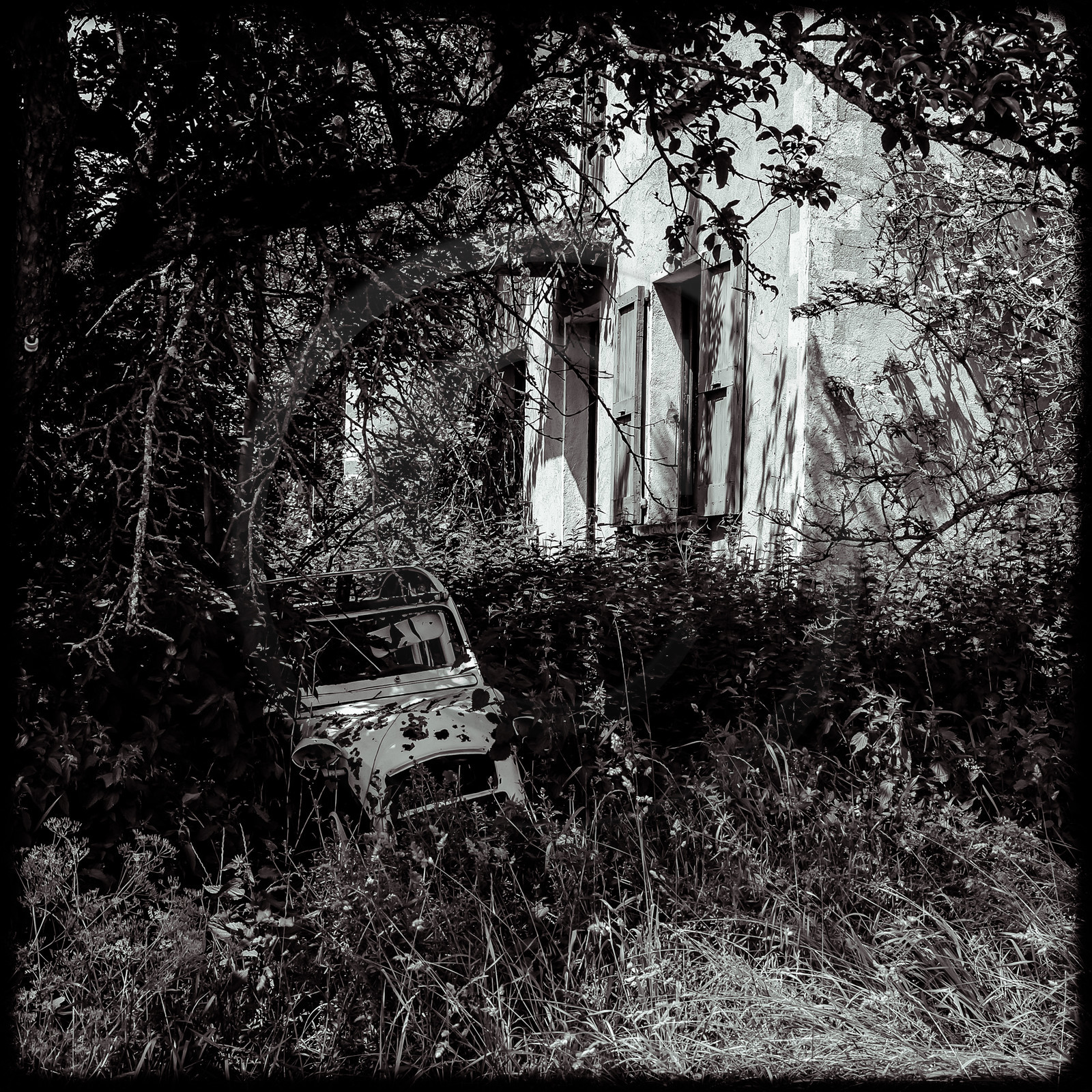 Une maison abandonnée à Saint-Julien-en-Champsaur Une maison abandonnée à Saint-Julien-en-Champsaur